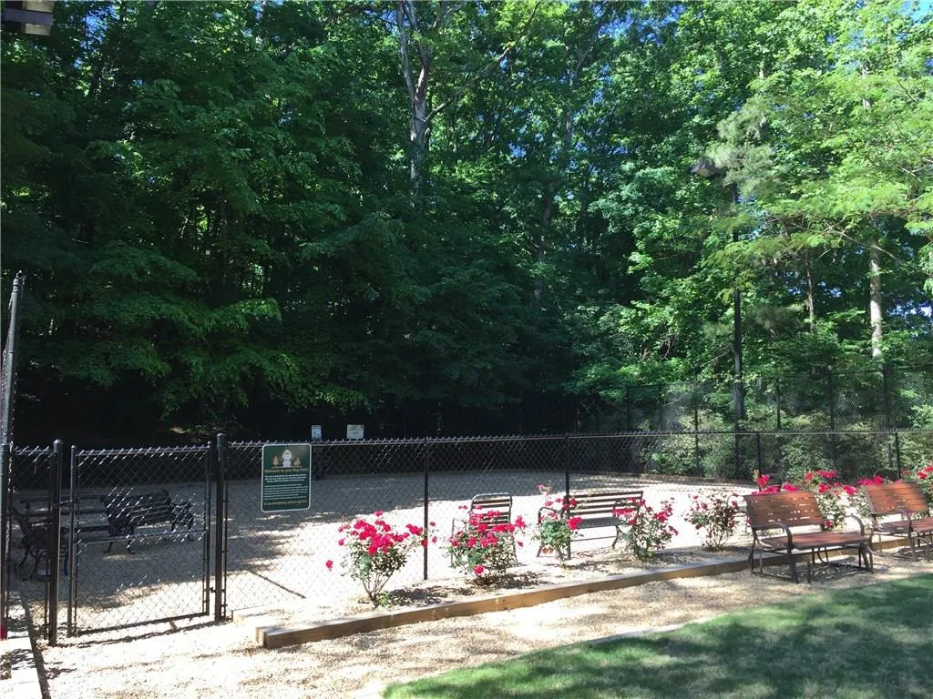 504 Bainbridge Drive Unit 504, Atlanta, Georgia 30327, 3 Bedrooms Bedrooms, ,2 BathroomsBathrooms,Residential,Sold,504 Bainbridge Drive Unit 504,5843119