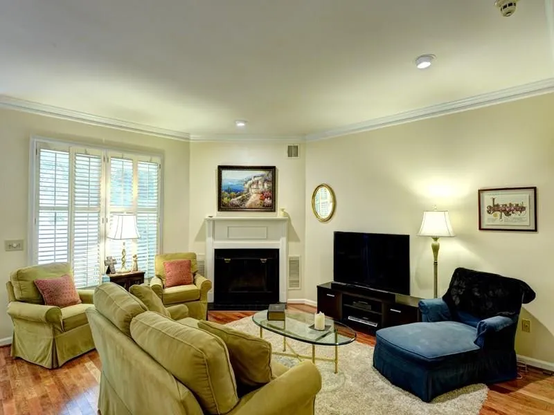 504 Bainbridge Drive Unit 504, Atlanta, Georgia 30327, 3 Bedrooms Bedrooms, ,2 BathroomsBathrooms,Residential,Sold,504 Bainbridge Drive Unit 504,5843119