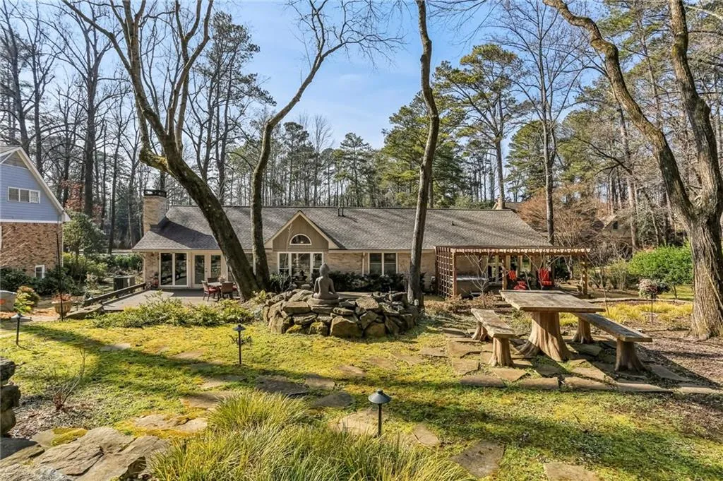 7265 Hunters Branch Drive, Atlanta, Georgia 30328, 3 Bedrooms Bedrooms, ,2 BathroomsBathrooms,Residential,For Sale,7265 Hunters Branch Drive,7715654