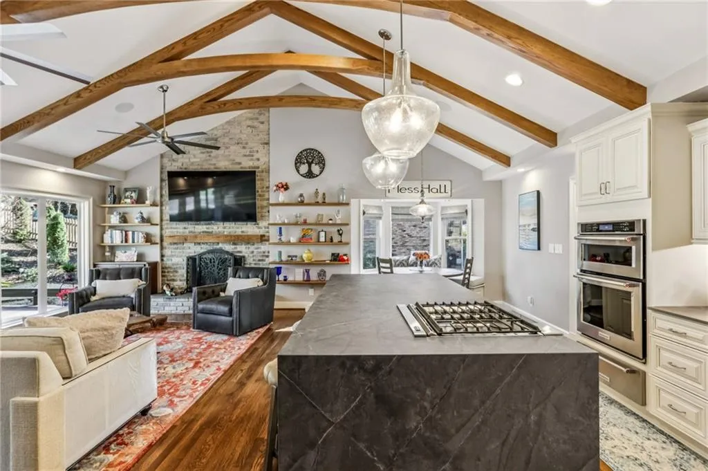 7265 Hunters Branch Drive, Atlanta, Georgia 30328, 3 Bedrooms Bedrooms, ,2 BathroomsBathrooms,Residential,For Sale,7265 Hunters Branch Drive,7715654