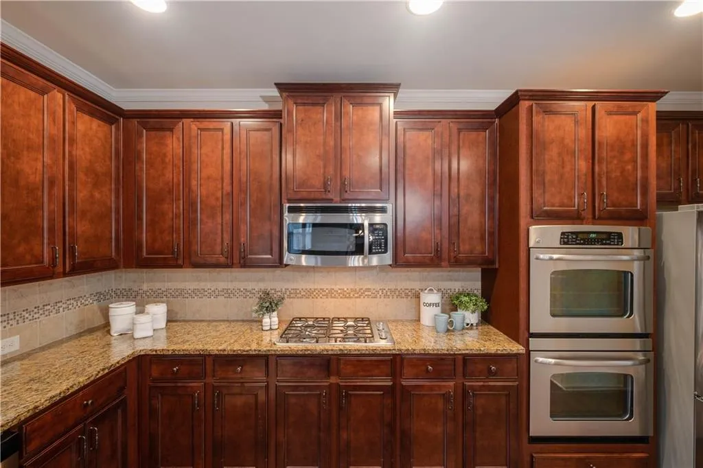 7745 Stratford Lane, Sandy Springs, Georgia 30350, 5 Bedrooms Bedrooms, ,4 BathroomsBathrooms,Residential,Sold,7745 Stratford Lane,7160439