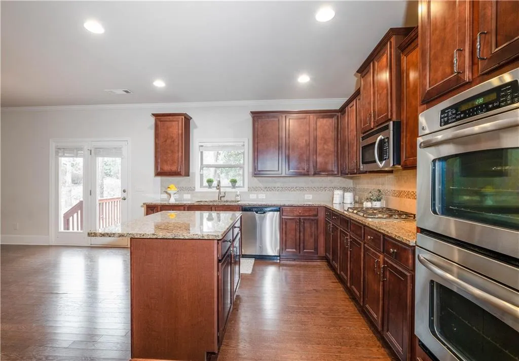 7745 Stratford Lane, Sandy Springs, Georgia 30350, 5 Bedrooms Bedrooms, ,4 BathroomsBathrooms,Residential,Sold,7745 Stratford Lane,7160439