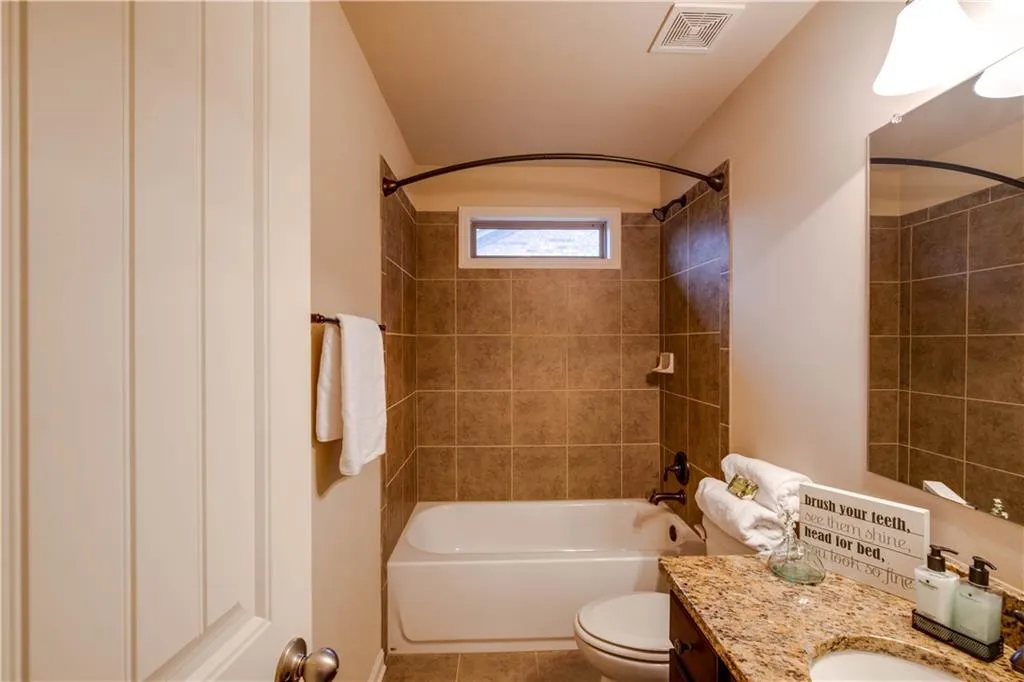 7745 Stratford Lane, Sandy Springs, Georgia 30350, 5 Bedrooms Bedrooms, ,4 BathroomsBathrooms,Residential,Sold,7745 Stratford Lane,7160439