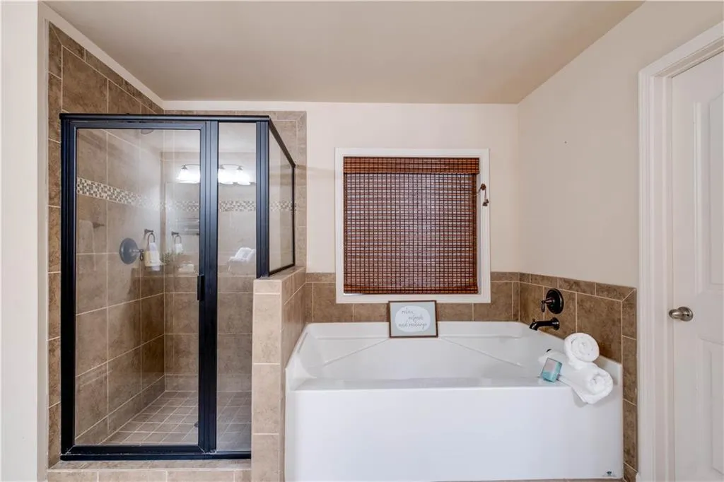 7745 Stratford Lane, Sandy Springs, Georgia 30350, 5 Bedrooms Bedrooms, ,4 BathroomsBathrooms,Residential,Sold,7745 Stratford Lane,7160439