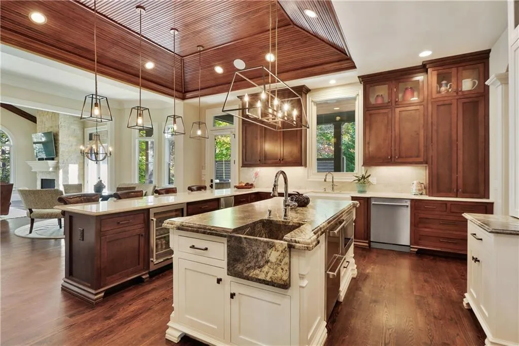 205 Rivermere Way, Sandy Springs, Georgia 30350, 6 Bedrooms Bedrooms, ,7 BathroomsBathrooms,Residential,Sold,205 Rivermere Way,6971395