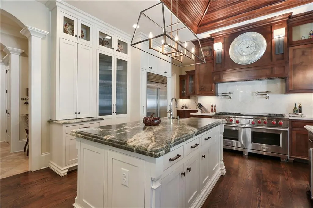 205 Rivermere Way, Sandy Springs, Georgia 30350, 6 Bedrooms Bedrooms, ,7 BathroomsBathrooms,Residential,Sold,205 Rivermere Way,6971395