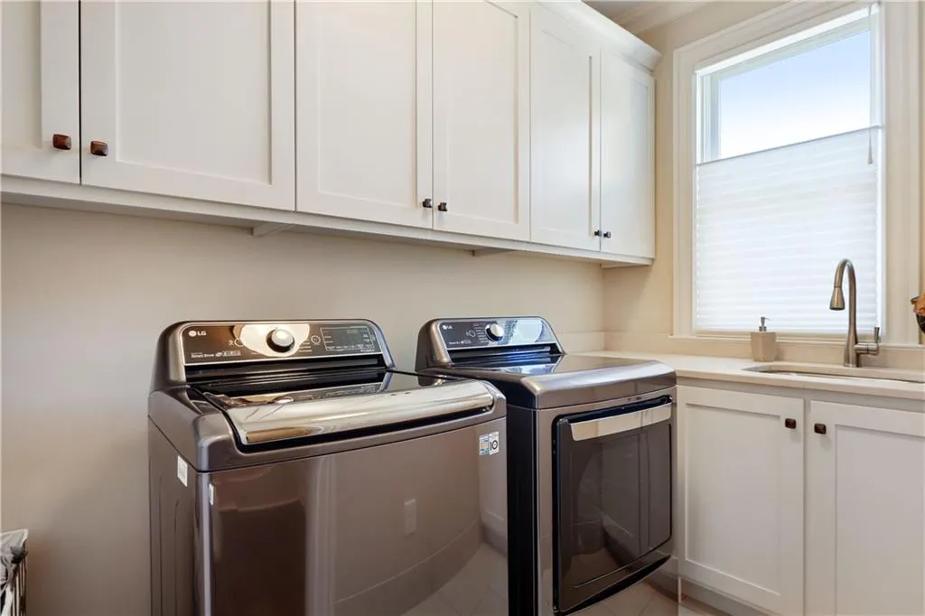 205 Rivermere Way, Sandy Springs, Georgia 30350, 6 Bedrooms Bedrooms, ,7 BathroomsBathrooms,Residential,Sold,205 Rivermere Way,6971395