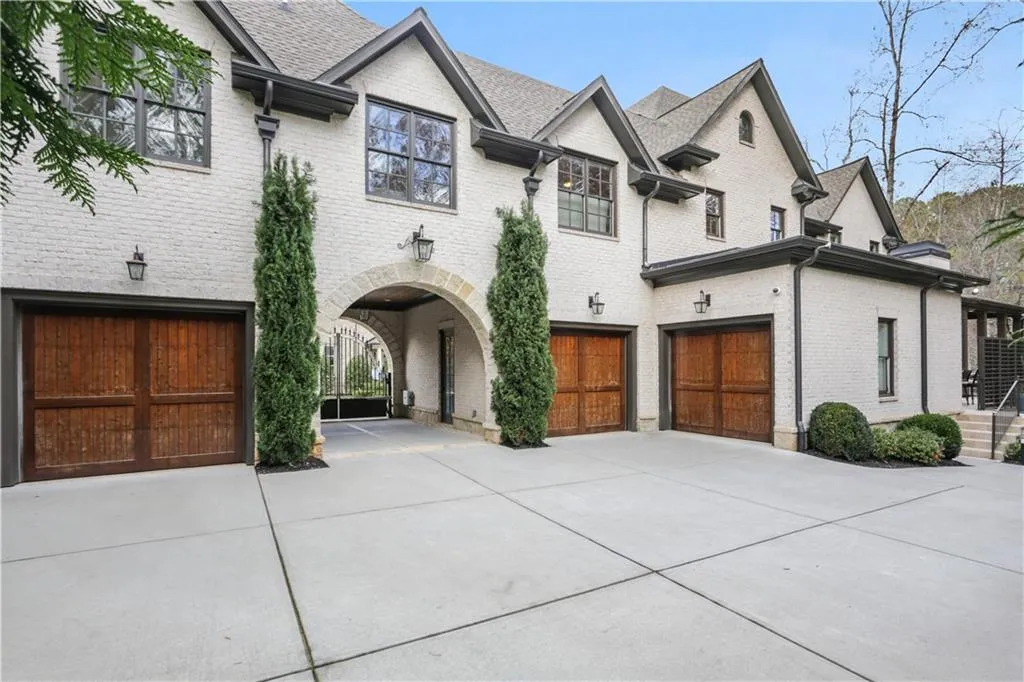 205 Rivermere Way, Sandy Springs, Georgia 30350, 6 Bedrooms Bedrooms, ,7 BathroomsBathrooms,Residential,Sold,205 Rivermere Way,6971395