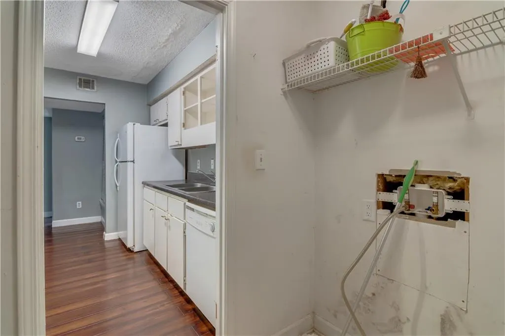 3006 Wingate Way, Sandy Springs, Georgia 30350, 1 Bedroom Bedrooms, ,1 BathroomBathrooms,Residential,Sold,3006 Wingate Way,6984388