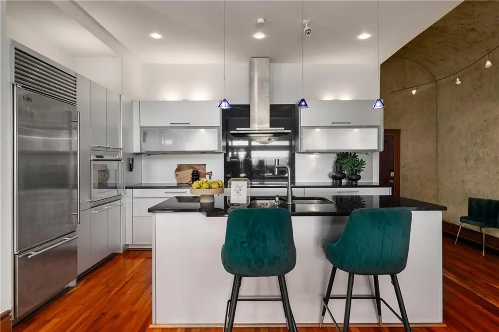 3334 Peachtree Road Ne Unit 1707, Atlanta, Georgia 30326, 1 Bedroom Bedrooms, ,2 BathroomsBathrooms,Residential,For Sale,3334 Peachtree Road Ne Unit 1707,7594739