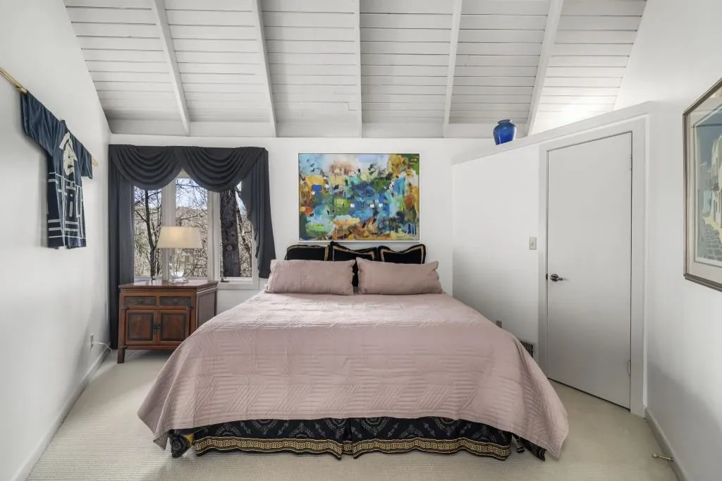 130 Huntcliff Point Ne, Sandy Springs, Georgia 30350, 5 Bedrooms Bedrooms, ,3 BathroomsBathrooms,Residential,For Sale,130 Huntcliff Point Ne,7735703