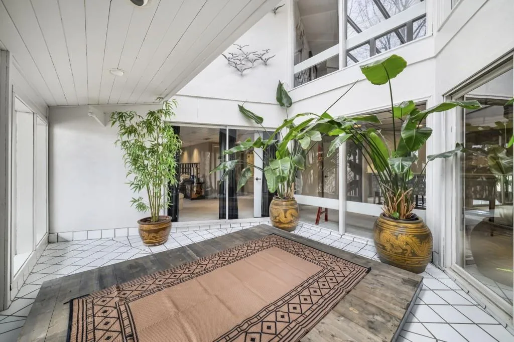 130 Huntcliff Point Ne, Sandy Springs, Georgia 30350, 5 Bedrooms Bedrooms, ,3 BathroomsBathrooms,Residential,For Sale,130 Huntcliff Point Ne,7735703