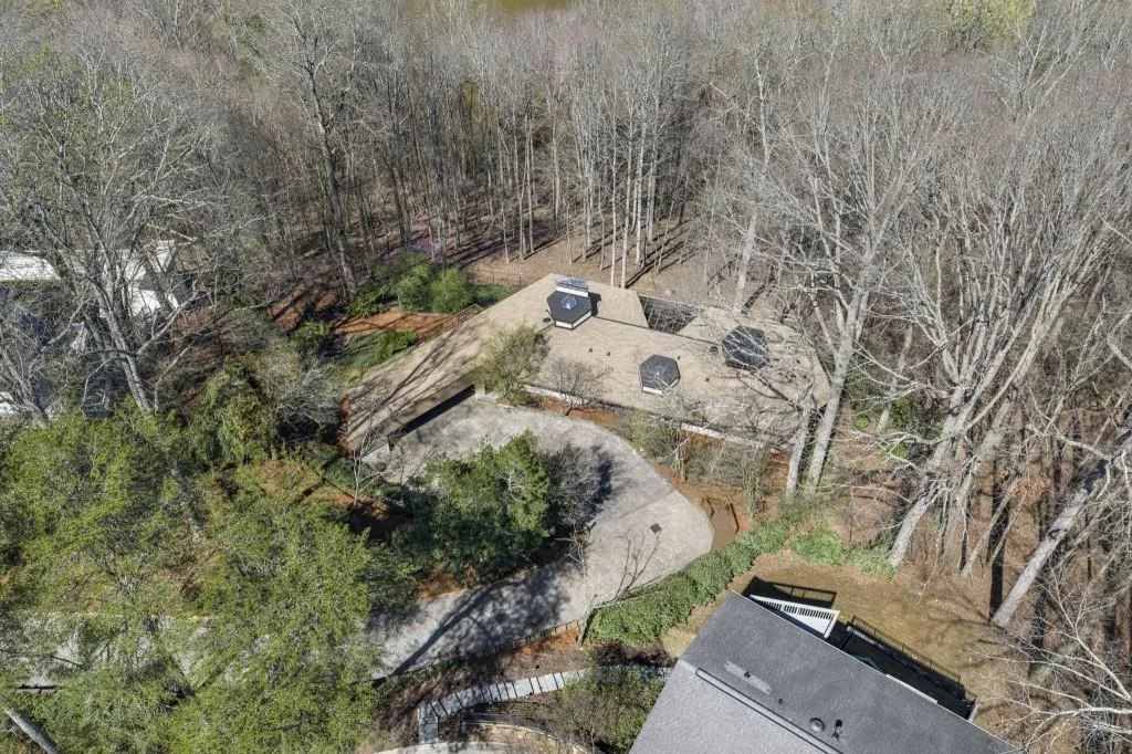 130 Huntcliff Point Ne, Sandy Springs, Georgia 30350, 5 Bedrooms Bedrooms, ,3 BathroomsBathrooms,Residential,For Sale,130 Huntcliff Point Ne,7735703