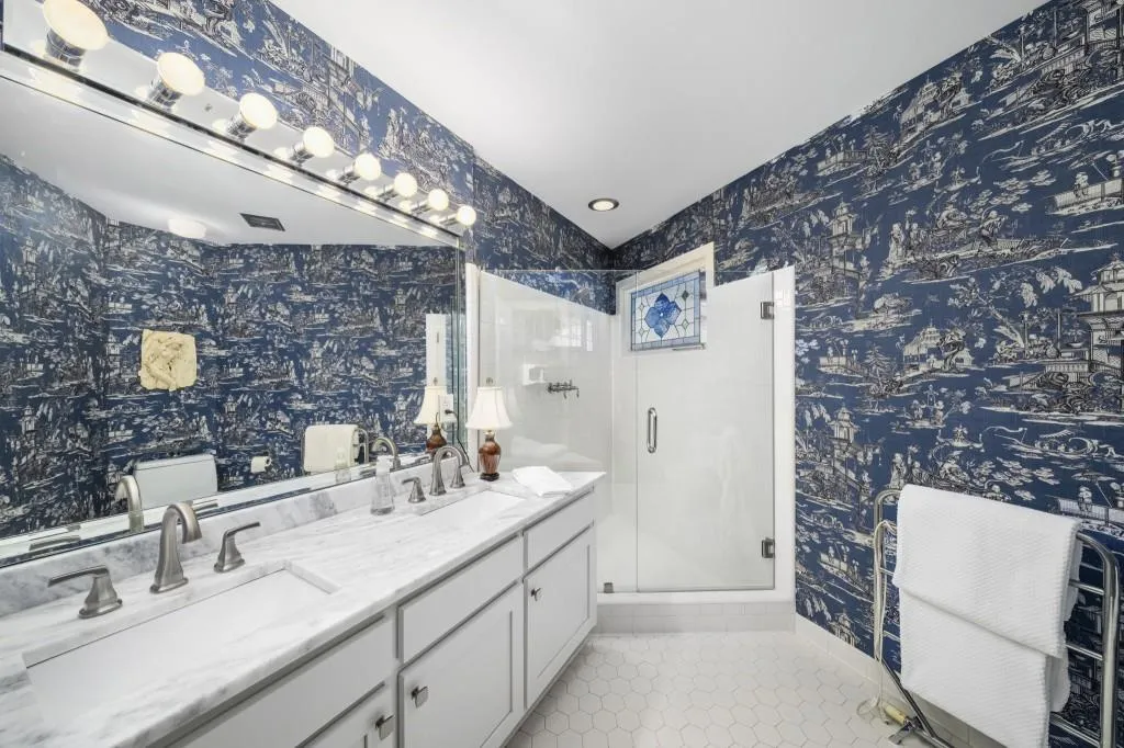 130 Huntcliff Point Ne, Sandy Springs, Georgia 30350, 5 Bedrooms Bedrooms, ,3 BathroomsBathrooms,Residential,For Sale,130 Huntcliff Point Ne,7735703