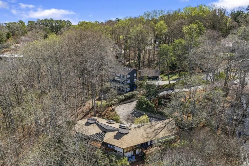 130 Huntcliff Point Ne, Sandy Springs, Georgia 30350, 5 Bedrooms Bedrooms, ,3 BathroomsBathrooms,Residential,For Sale,130 Huntcliff Point Ne,7735703