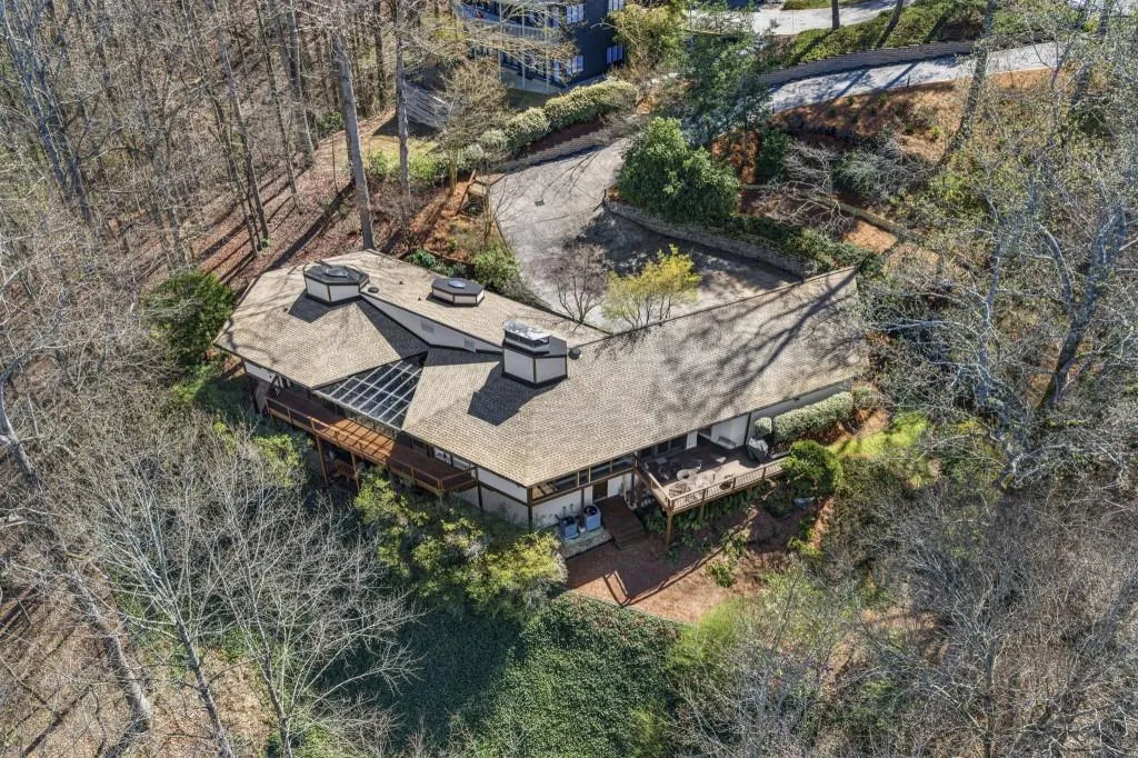 130 Huntcliff Point Ne, Sandy Springs, Georgia 30350, 5 Bedrooms Bedrooms, ,3 BathroomsBathrooms,Residential,For Sale,130 Huntcliff Point Ne,7735703