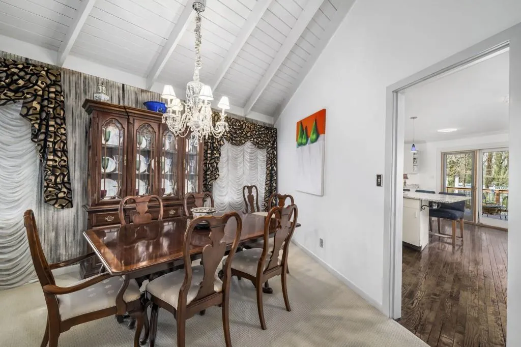 130 Huntcliff Point Ne, Sandy Springs, Georgia 30350, 5 Bedrooms Bedrooms, ,3 BathroomsBathrooms,Residential,For Sale,130 Huntcliff Point Ne,7735703