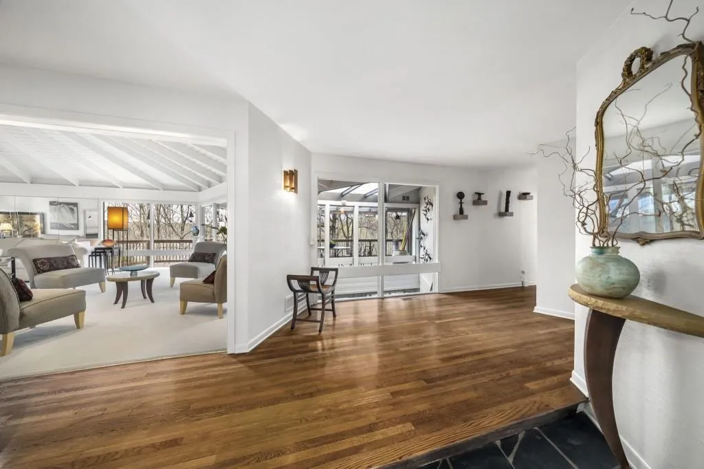 130 Huntcliff Point Ne, Sandy Springs, Georgia 30350, 5 Bedrooms Bedrooms, ,3 BathroomsBathrooms,Residential,For Sale,130 Huntcliff Point Ne,7735703