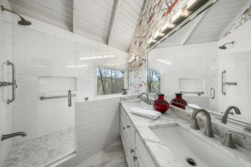 130 Huntcliff Point Ne, Sandy Springs, Georgia 30350, 5 Bedrooms Bedrooms, ,3 BathroomsBathrooms,Residential,For Sale,130 Huntcliff Point Ne,7735703