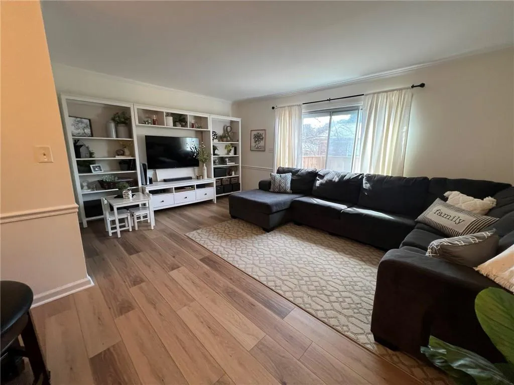 5565 Kingsport Drive Unit 21, Atlanta, Georgia 30342, 2 Bedrooms Bedrooms, ,1 BathroomBathrooms,Residential,Sold,5565 Kingsport Drive Unit 21,7352674