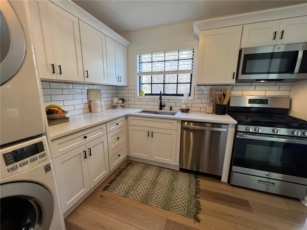 5565 Kingsport Drive Unit 21, Atlanta, Georgia 30342, 2 Bedrooms Bedrooms, ,1 BathroomBathrooms,Residential,Sold,5565 Kingsport Drive Unit 21,7352674