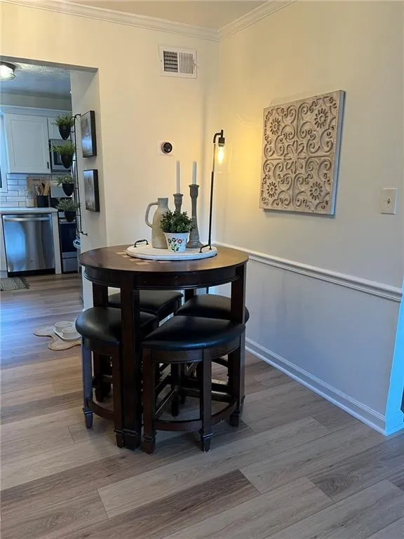 5565 Kingsport Drive Unit 21, Atlanta, Georgia 30342, 2 Bedrooms Bedrooms, ,1 BathroomBathrooms,Residential,Sold,5565 Kingsport Drive Unit 21,7352674