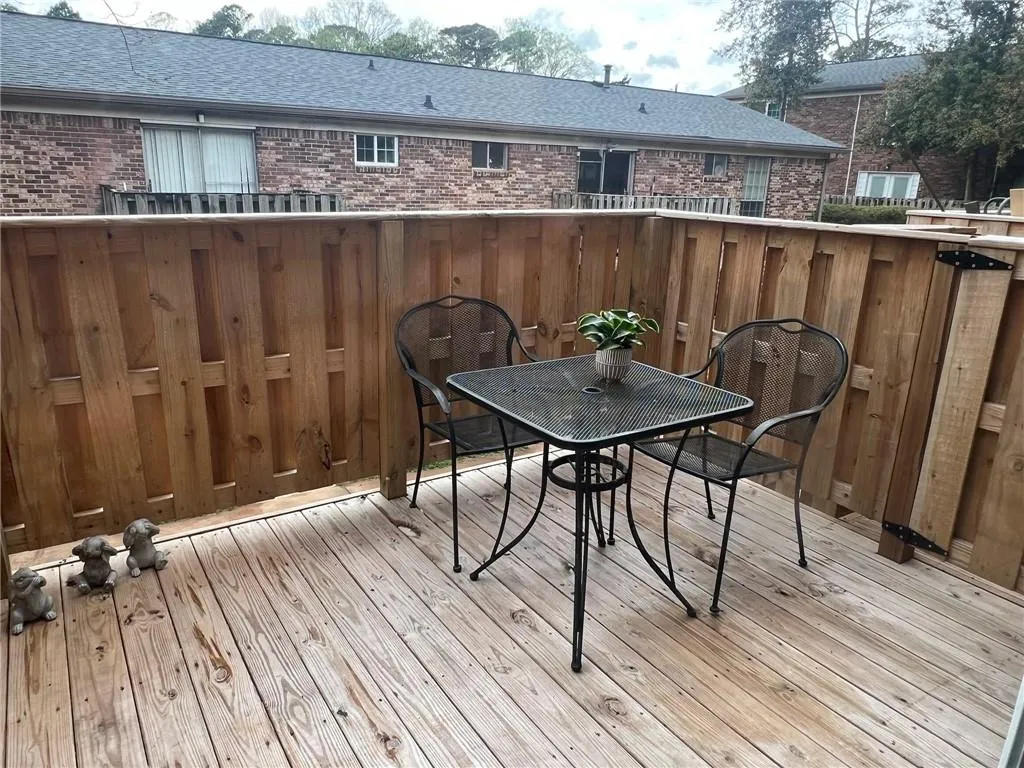 5565 Kingsport Drive Unit 21, Atlanta, Georgia 30342, 2 Bedrooms Bedrooms, ,1 BathroomBathrooms,Residential,Sold,5565 Kingsport Drive Unit 21,7352674