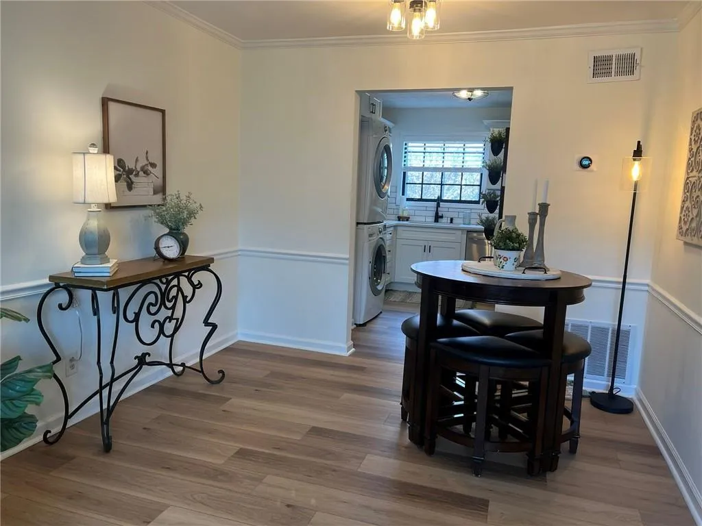 5565 Kingsport Drive Unit 21, Atlanta, Georgia 30342, 2 Bedrooms Bedrooms, ,1 BathroomBathrooms,Residential,Sold,5565 Kingsport Drive Unit 21,7352674