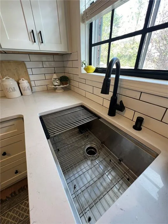 5565 Kingsport Drive Unit 21, Atlanta, Georgia 30342, 2 Bedrooms Bedrooms, ,1 BathroomBathrooms,Residential,Sold,5565 Kingsport Drive Unit 21,7352674