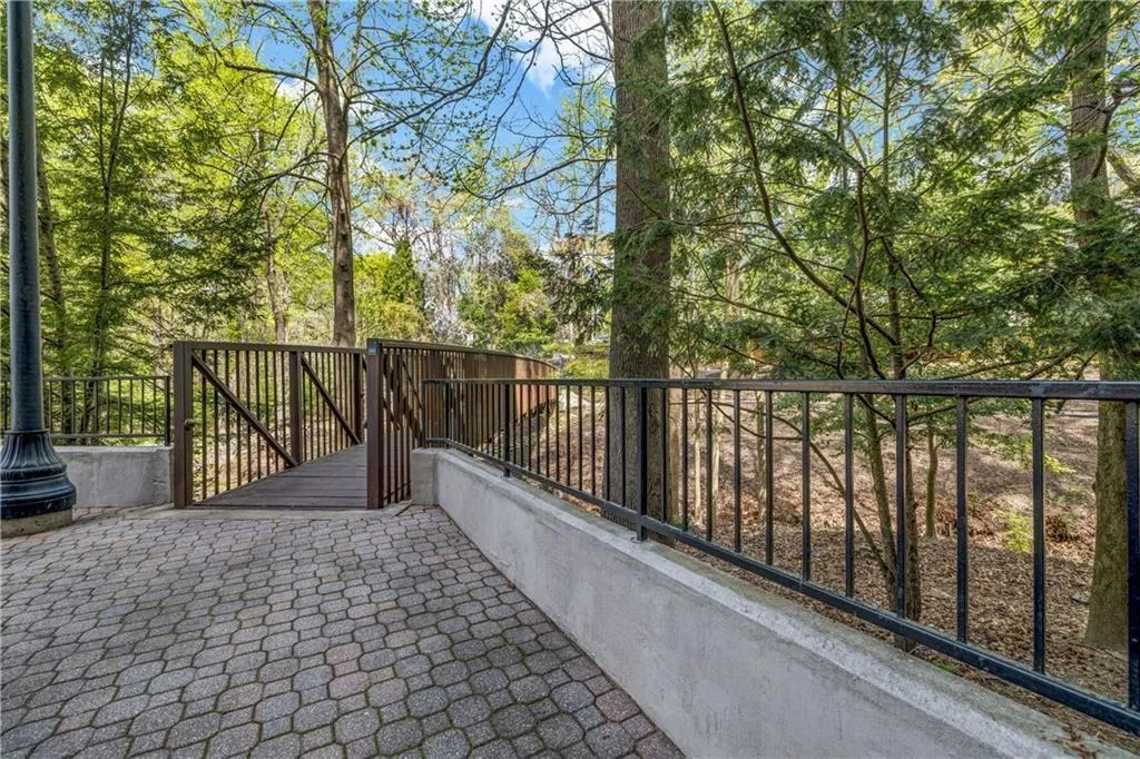 3235 Roswell Road Ne Unit 508, Atlanta, Georgia 30305, 1 Bedroom Bedrooms, ,1 BathroomBathrooms,Residential,For Sale,3235 Roswell Road Ne Unit 508,7605566