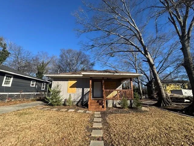 View of front of home featuring a porch