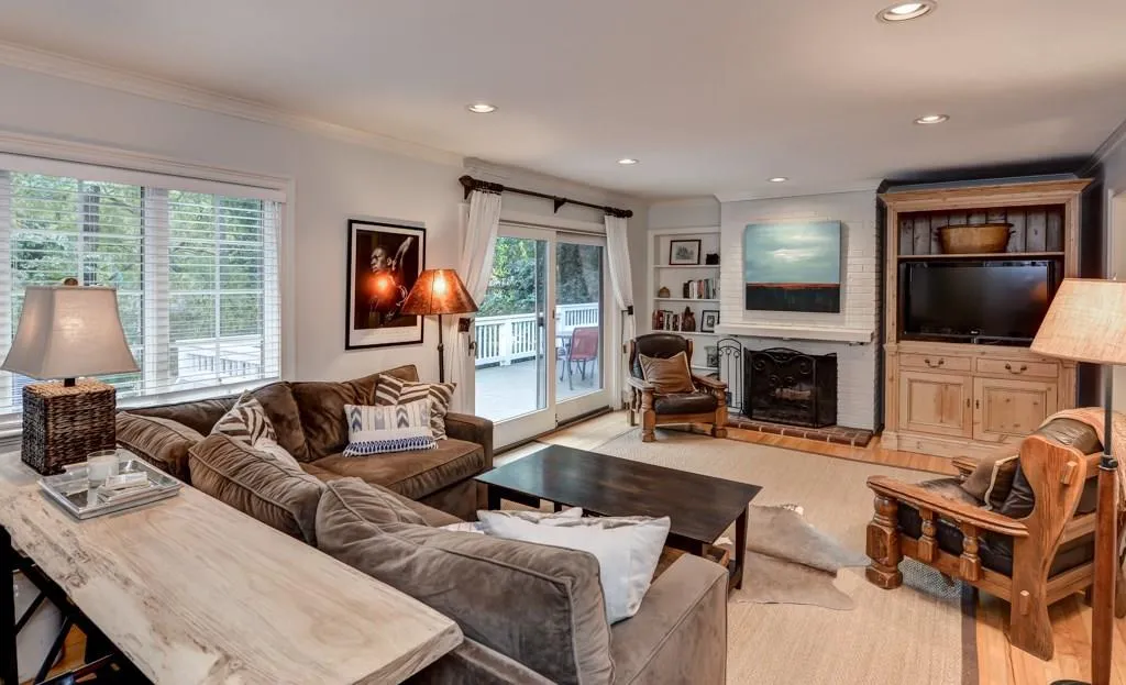 2493 Parkdale Place Ne, Atlanta, Georgia 30305, 3 Bedrooms Bedrooms, ,2 BathroomsBathrooms,Residential,Sold,2493 Parkdale Place Ne,5765258