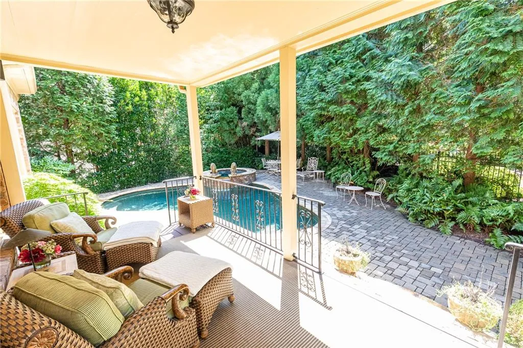 565 Glengate Cove, Atlanta, Georgia 30328, 7 Bedrooms Bedrooms, ,6 BathroomsBathrooms,Residential,Sold,565 Glengate Cove,6758913