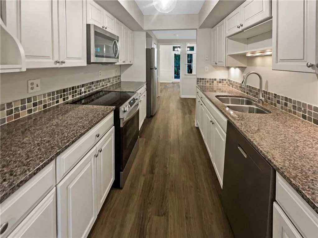 9 Willow Glen Ne, Atlanta, Georgia 30342, 3 Bedrooms Bedrooms, ,2 BathroomsBathrooms,Residential,Sold,9 Willow Glen Ne,7514421
