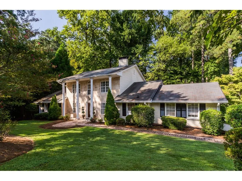 7000 Brandon Mill Road, Sandy Springs, Georgia 30328, 5 Bedrooms Bedrooms, ,4 BathroomsBathrooms,Residential,Sold,7000 Brandon Mill Road,6100254