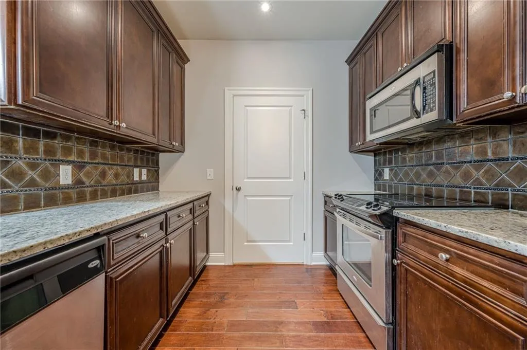 901 Abernathy Road Ne Unit 2070, Atlanta, Georgia 30328, 2 Bedrooms Bedrooms, ,2 BathroomsBathrooms,Residential,For Sale,901 Abernathy Road Ne Unit 2070,7615742