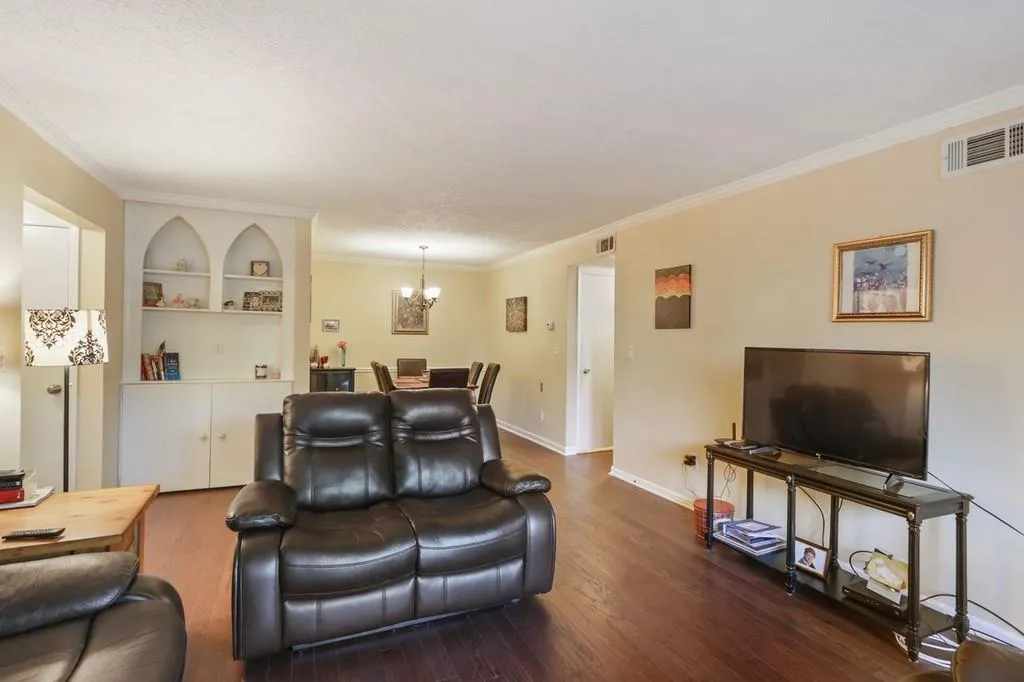 6851 Roswell Road Unit O-2, Sandy Springs, Georgia 30328, 1 Bedroom Bedrooms, ,1 BathroomBathrooms,Residential,Sold,6851 Roswell Road Unit O-2,6811332