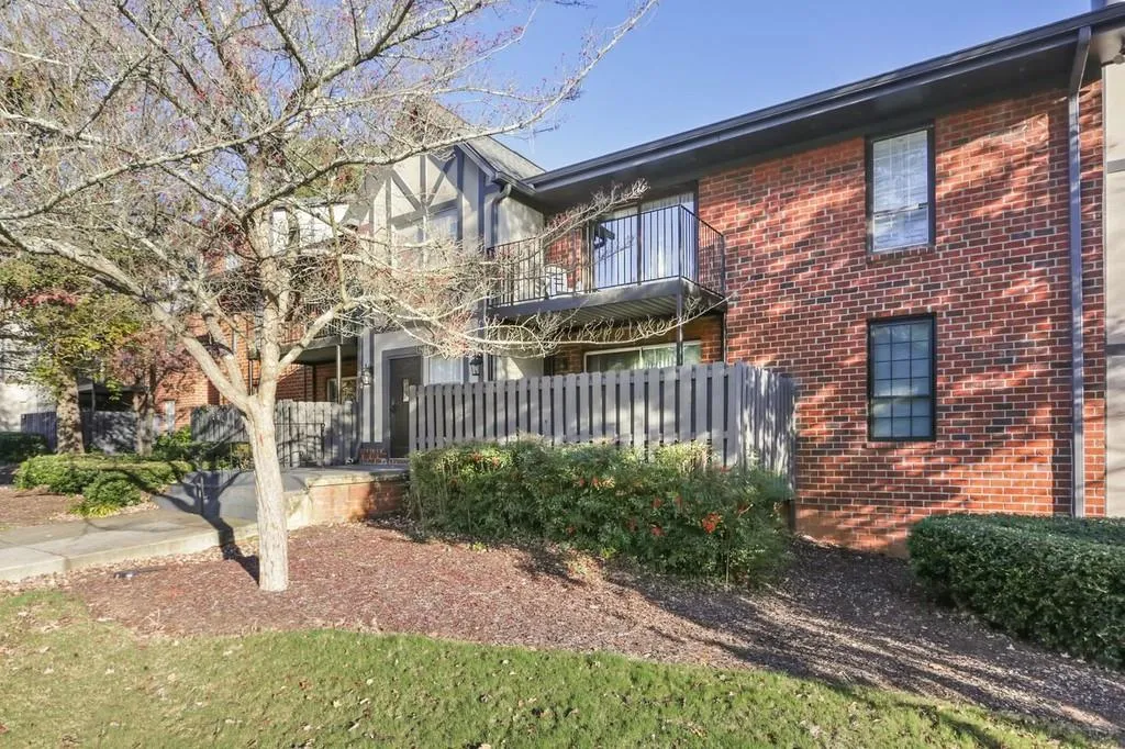 6851 Roswell Road Unit O-2, Sandy Springs, Georgia 30328, 1 Bedroom Bedrooms, ,1 BathroomBathrooms,Residential,Sold,6851 Roswell Road Unit O-2,6811332