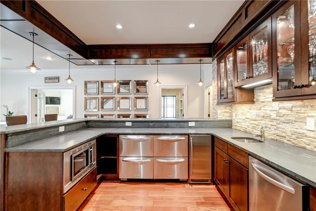 409 Brookfield Drive, Atlanta, Georgia 30342, 6 Bedrooms Bedrooms, ,5 BathroomsBathrooms,Residential,Sold,409 Brookfield Drive,6599196