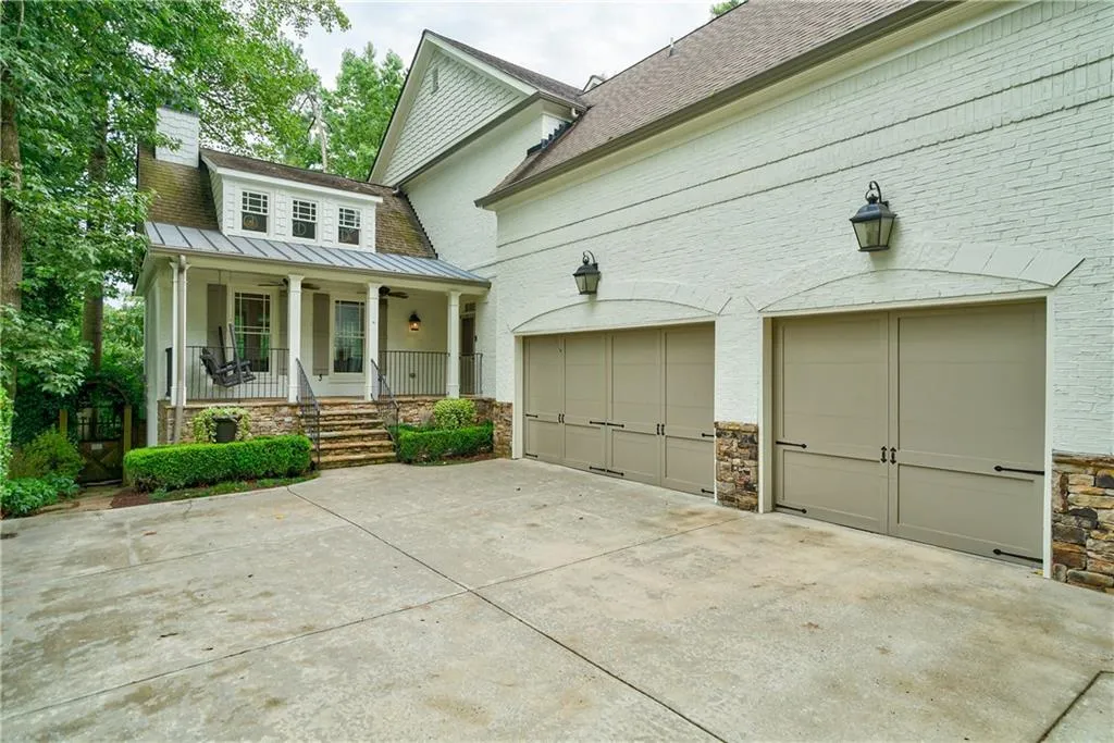 409 Brookfield Drive, Atlanta, Georgia 30342, 6 Bedrooms Bedrooms, ,5 BathroomsBathrooms,Residential,Sold,409 Brookfield Drive,6599196