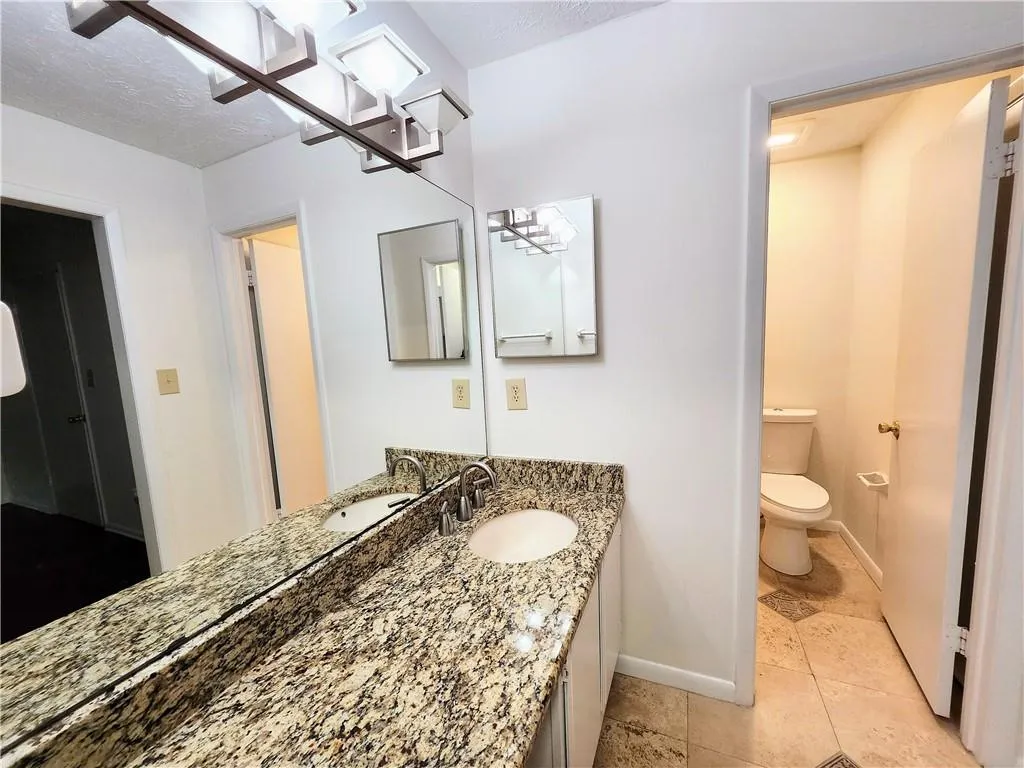 8740 Roswell Road Unit 9d, Atlanta, Georgia 30350, 2 Bedrooms Bedrooms, ,2 BathroomsBathrooms,Residential,For Sale,8740 Roswell Road Unit 9d,7379594