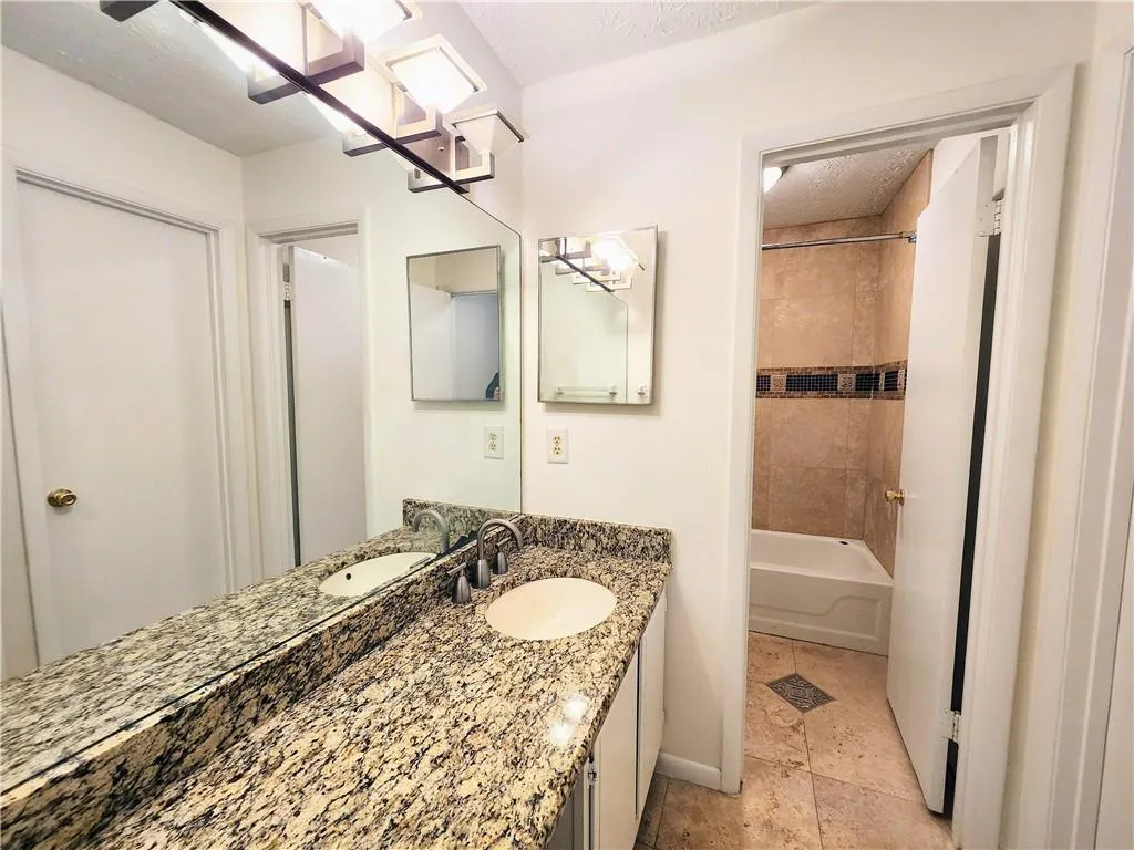 8740 Roswell Road Unit 9d, Atlanta, Georgia 30350, 2 Bedrooms Bedrooms, ,2 BathroomsBathrooms,Residential,For Sale,8740 Roswell Road Unit 9d,7379594