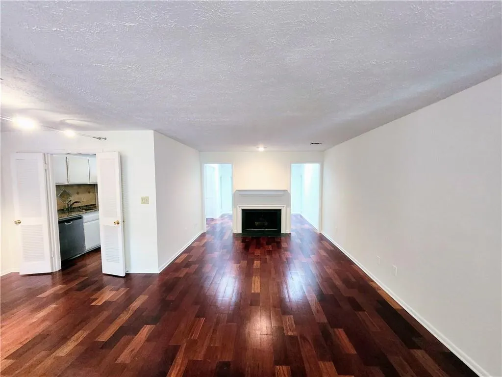 8740 Roswell Road Unit 9d, Atlanta, Georgia 30350, 2 Bedrooms Bedrooms, ,2 BathroomsBathrooms,Residential,For Sale,8740 Roswell Road Unit 9d,7379594