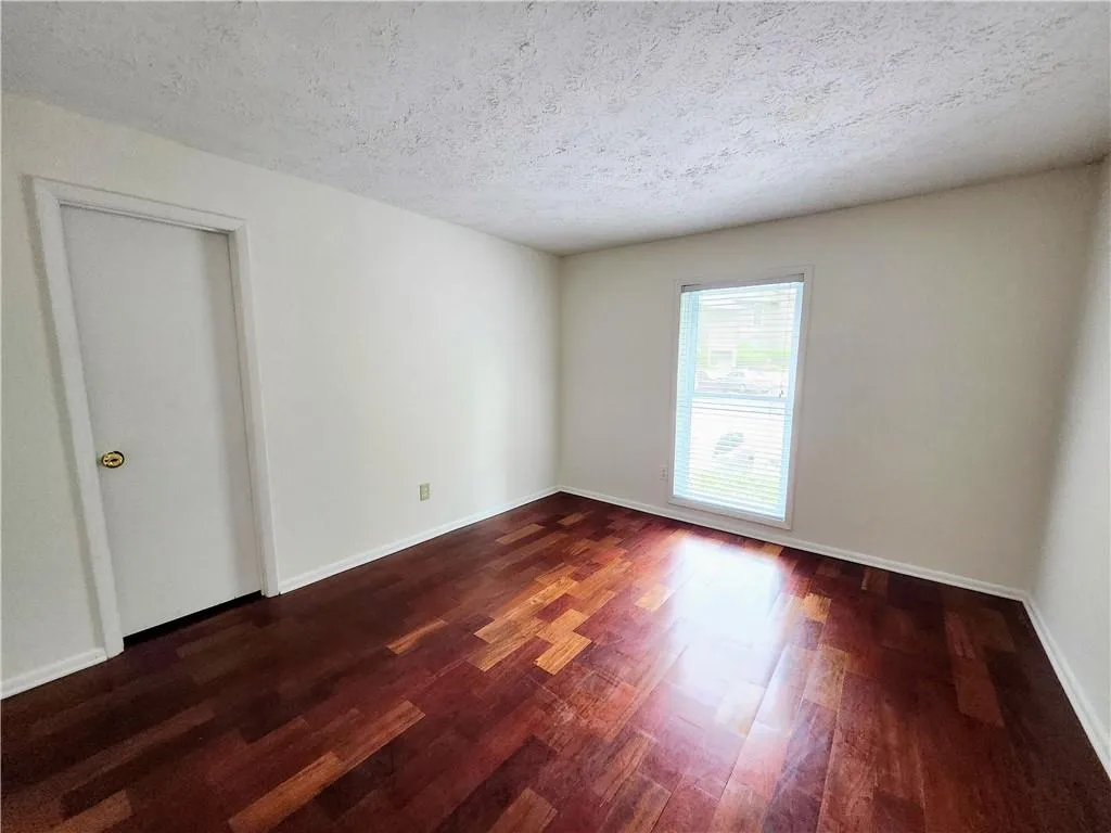 8740 Roswell Road Unit 9d, Atlanta, Georgia 30350, 2 Bedrooms Bedrooms, ,2 BathroomsBathrooms,Residential,For Sale,8740 Roswell Road Unit 9d,7379594