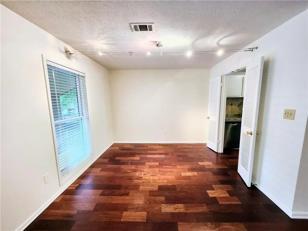 8740 Roswell Road Unit 9d, Atlanta, Georgia 30350, 2 Bedrooms Bedrooms, ,2 BathroomsBathrooms,Residential,For Sale,8740 Roswell Road Unit 9d,7379594