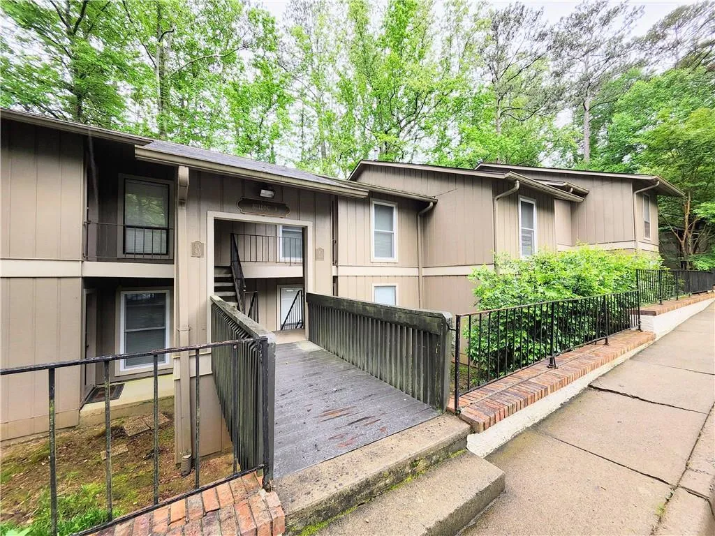 8740 Roswell Road Unit 9d, Atlanta, Georgia 30350, 2 Bedrooms Bedrooms, ,2 BathroomsBathrooms,Residential,For Sale,8740 Roswell Road Unit 9d,7379594