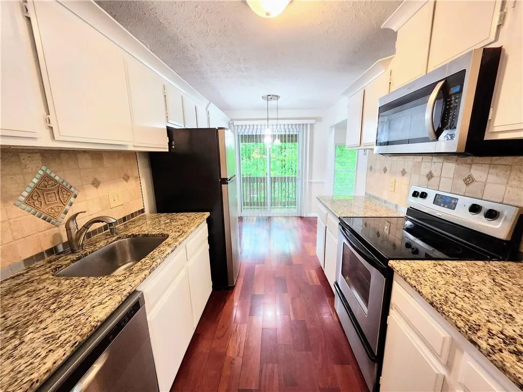 8740 Roswell Road Unit 9d, Atlanta, Georgia 30350, 2 Bedrooms Bedrooms, ,2 BathroomsBathrooms,Residential,For Sale,8740 Roswell Road Unit 9d,7379594