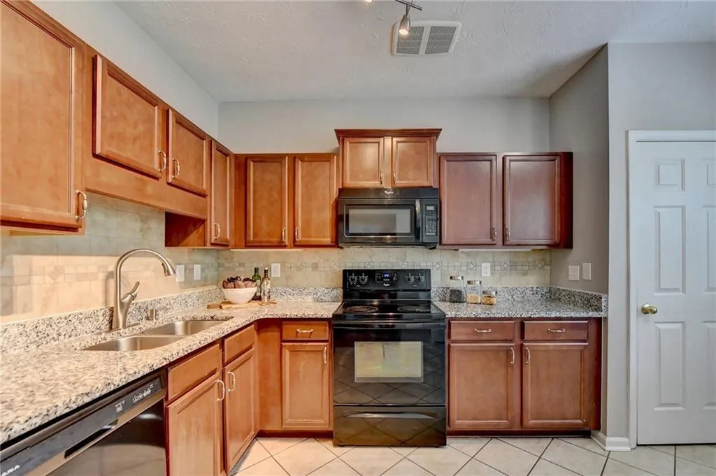 5559 Glendridge Dr Unit 1409, Atlanta, Georgia 30342, 2 Bedrooms Bedrooms, ,2 BathroomsBathrooms,Residential,For Sale,5559 Glendridge Dr Unit 1409,7758954