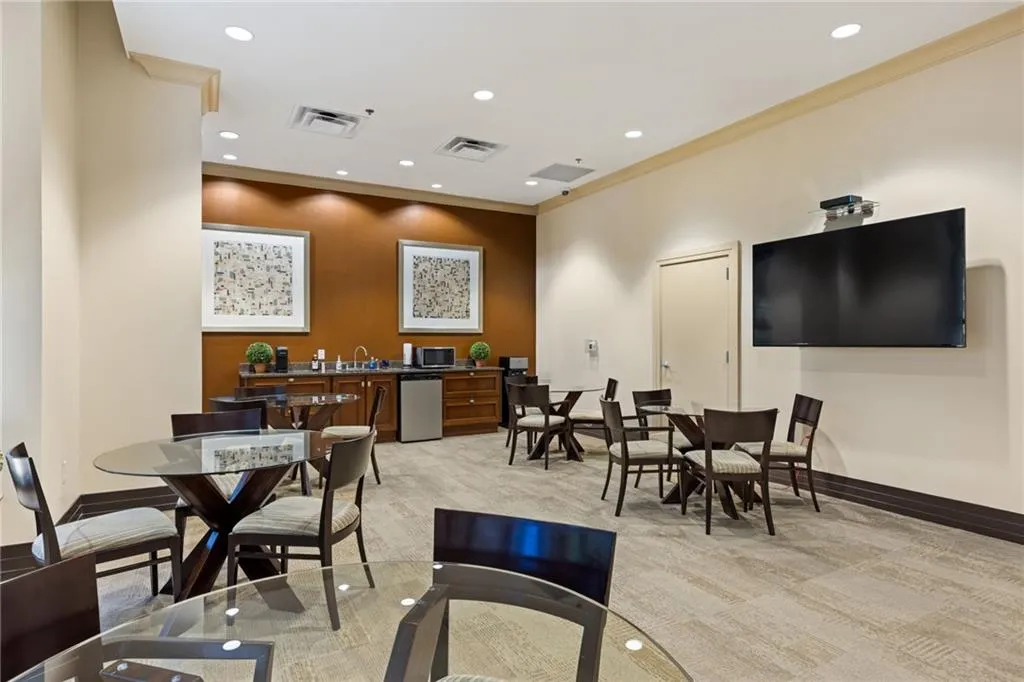 3040 Peachtree Road Nw Unit 1013, Atlanta, Georgia 30305, 1 Bedroom Bedrooms, ,1 BathroomBathrooms,Residential,For Sale,3040 Peachtree Road Nw Unit 1013,7643774