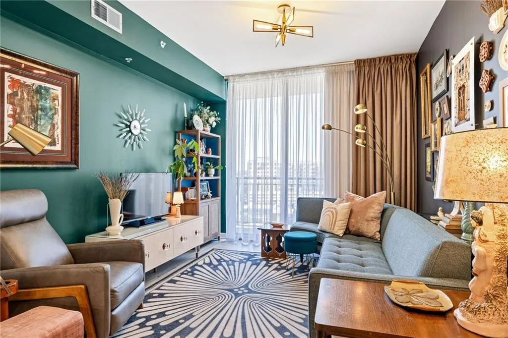 3040 Peachtree Road Nw Unit 1013, Atlanta, Georgia 30305, 1 Bedroom Bedrooms, ,1 BathroomBathrooms,Residential,For Sale,3040 Peachtree Road Nw Unit 1013,7643774